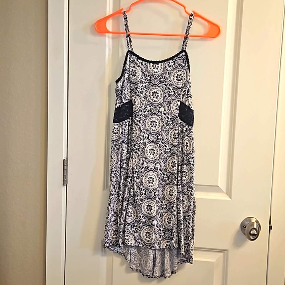 Medium Mossimo blue and white print high-low dress
